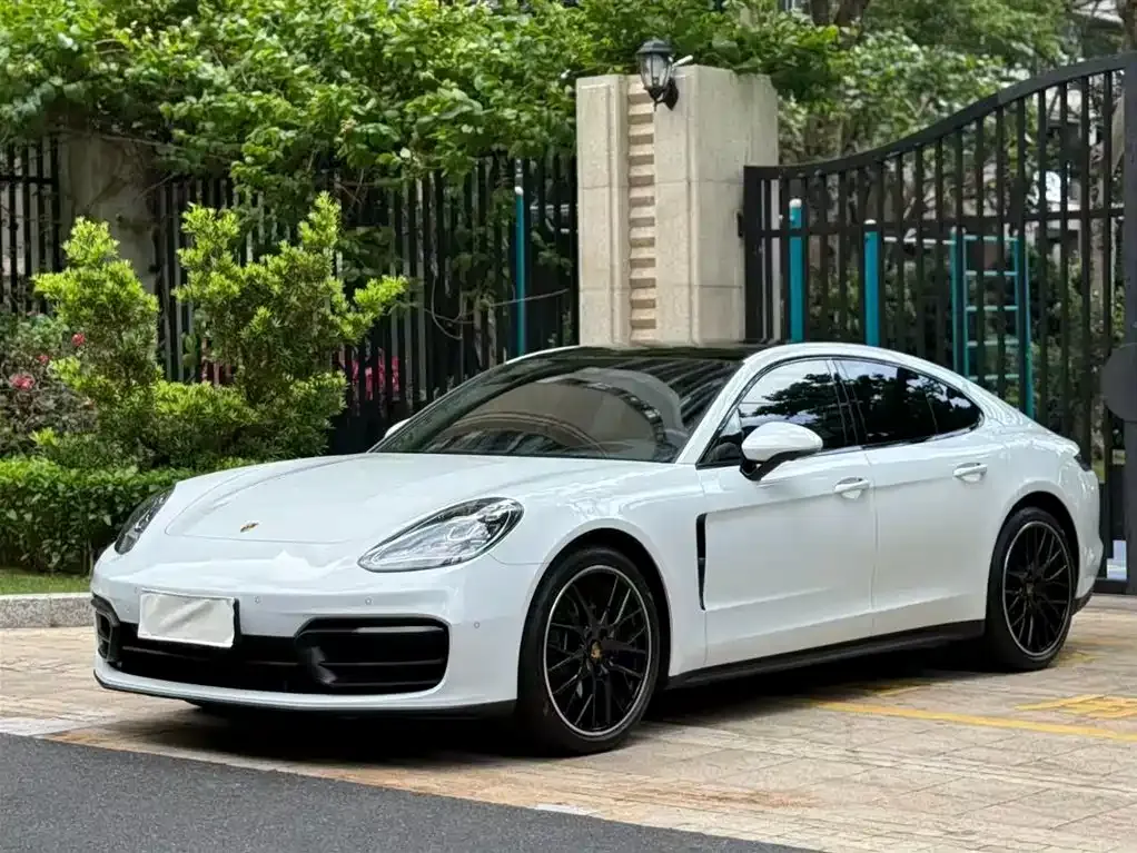 Porsche Panamera — фото 1