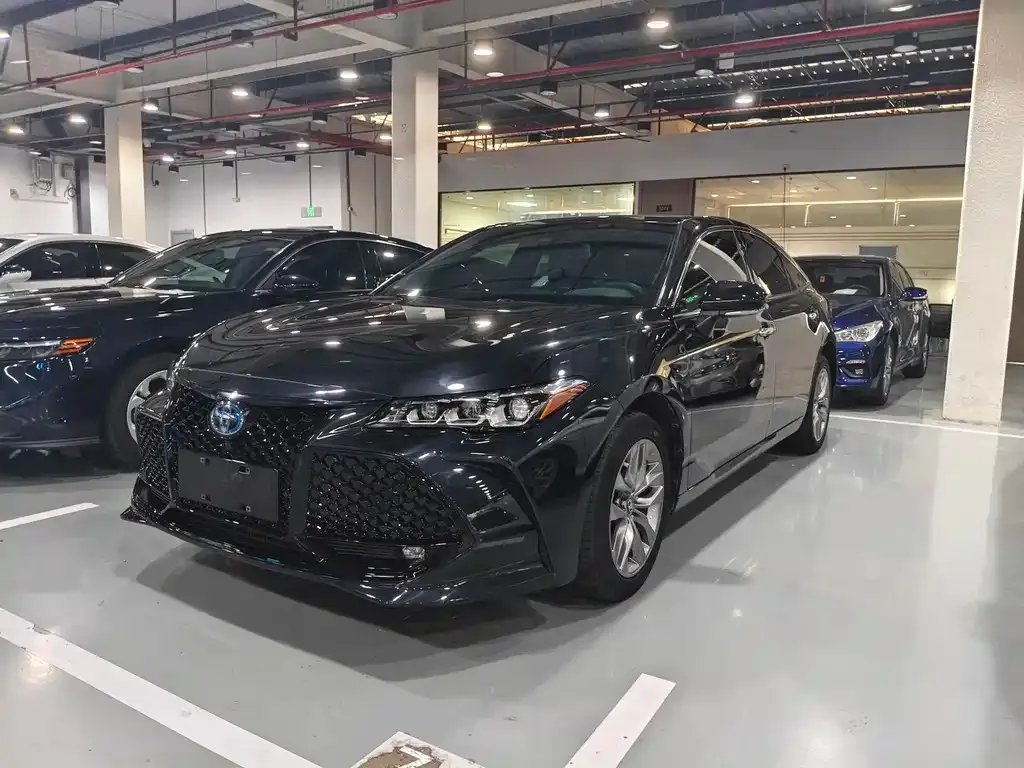 Toyota Avalon — фото 1