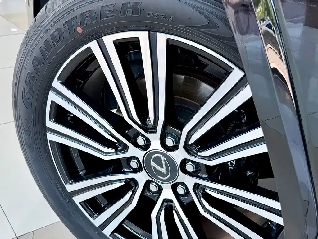 Lexus LX — фото 10