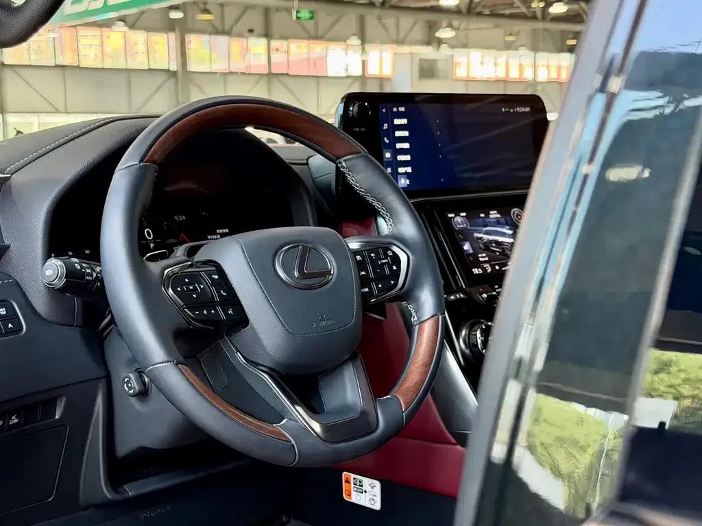 Lexus LX — фото 9