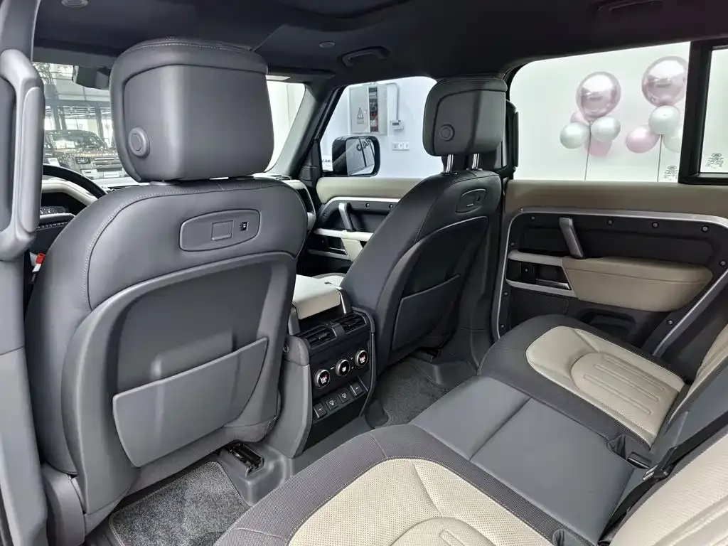 Land Rover Defender — фото 10