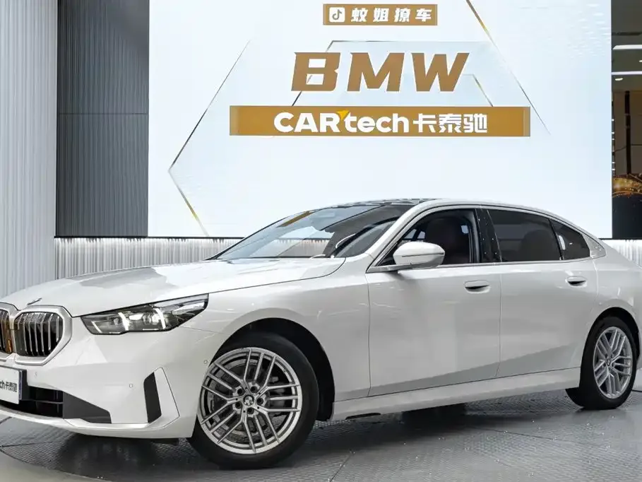 BMW 5 Series — фото 10