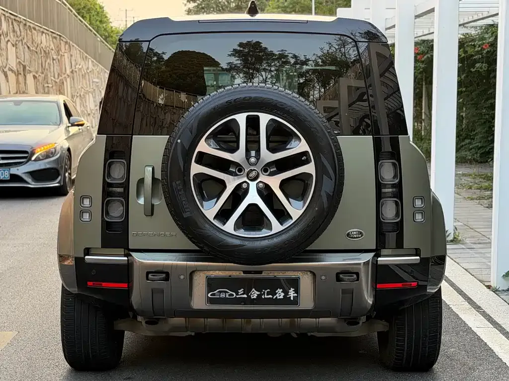 Land Rover Defender — фото 10