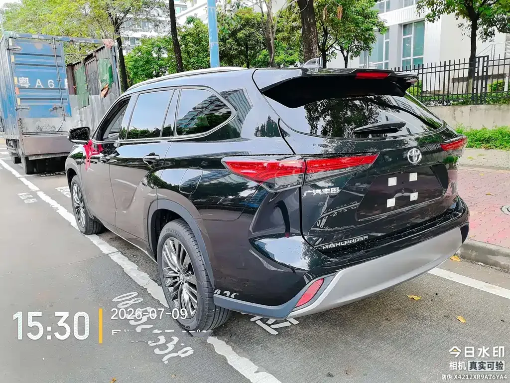 Toyota Highlander — фото 10
