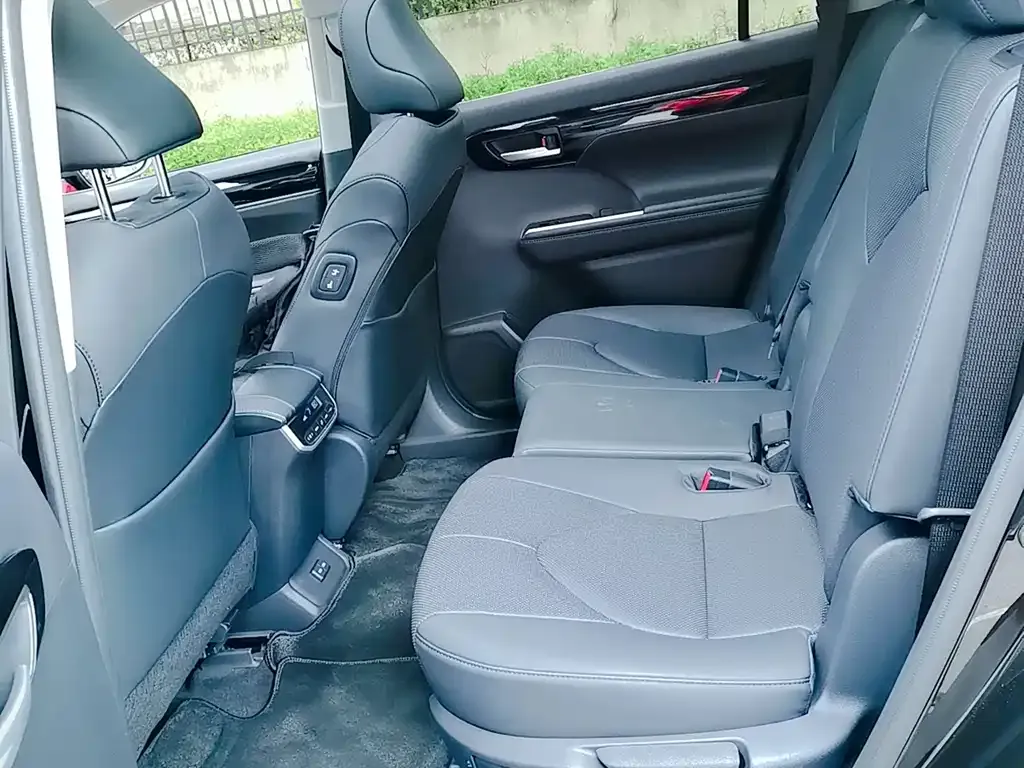Toyota Highlander — фото 2