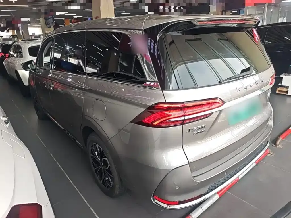 Roewe iMAX8 New Energy — фото 4