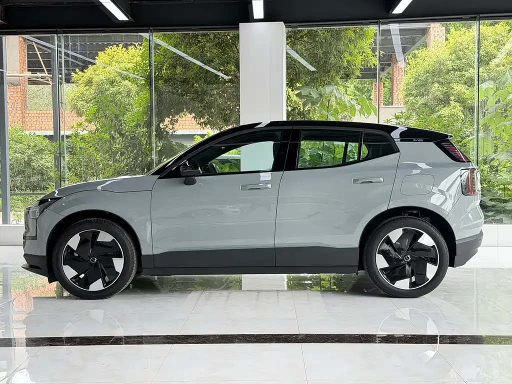 Volvo EX30 — фото 10