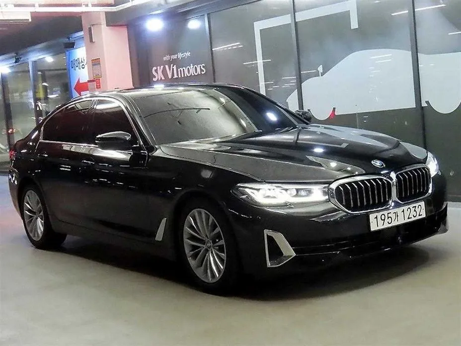 BMW 5-Series — фото 1