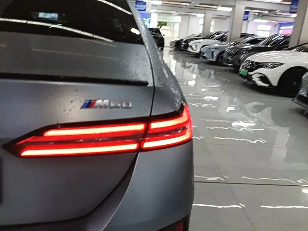 BMW i5 M60 — фото 4