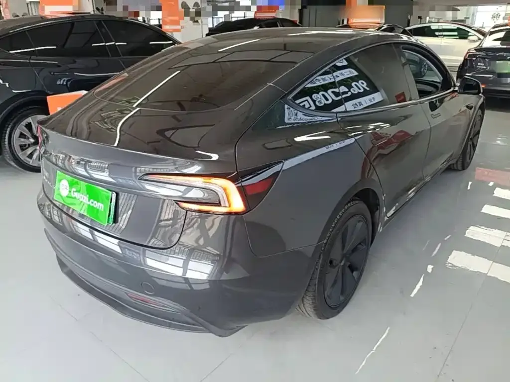 Tesla Model 3 — фото 4