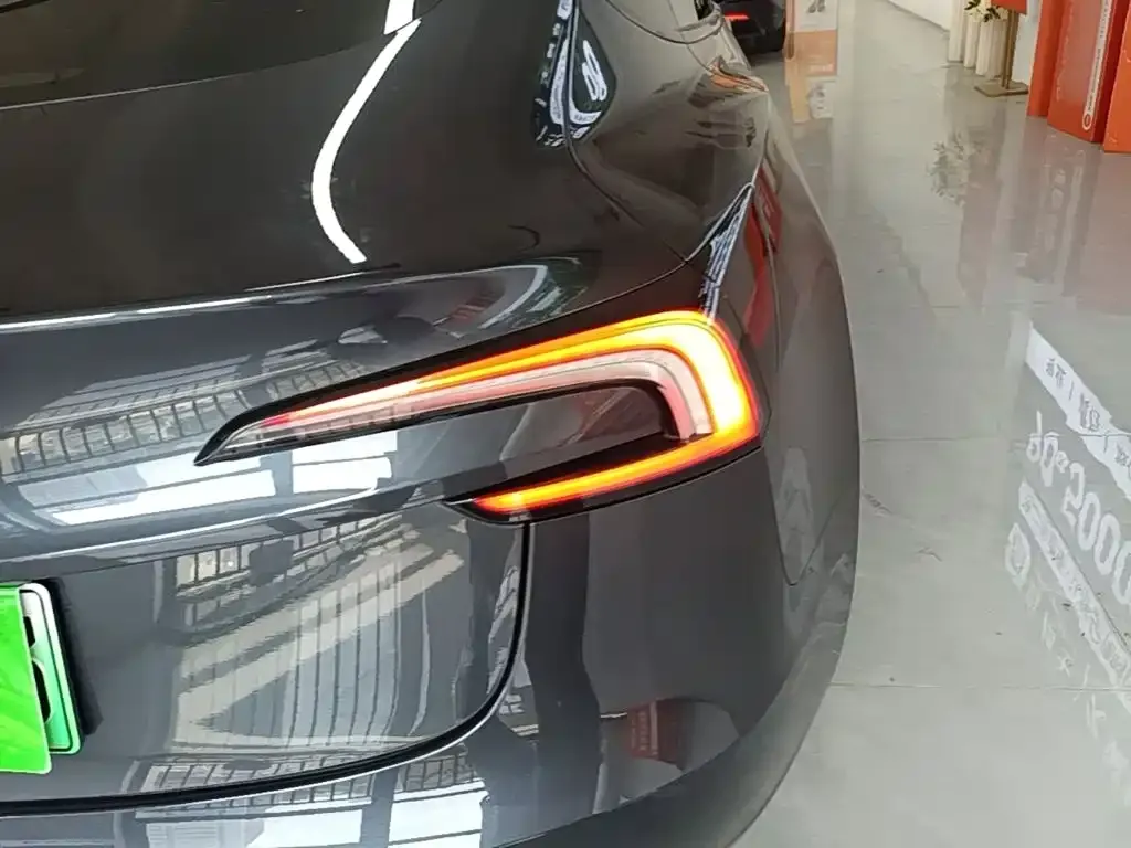 Tesla Model 3 — фото 5