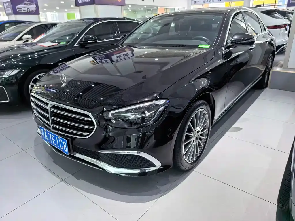 Mercedes-Benz E-Class — фото 1