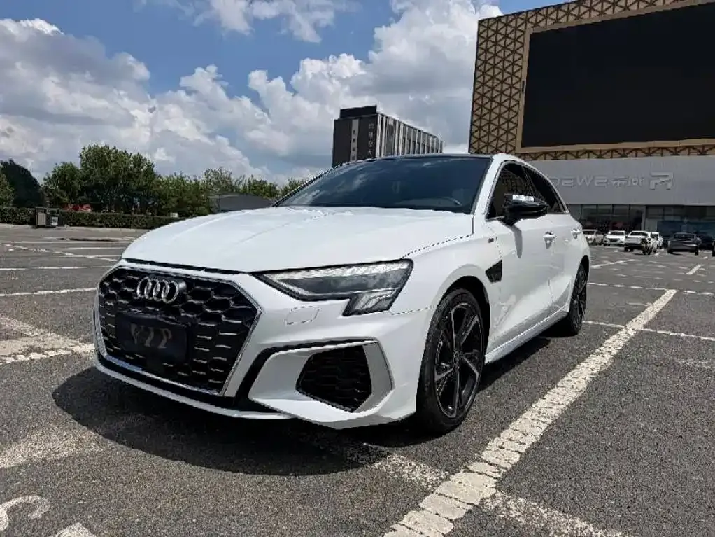 Audi A3 — фото 1