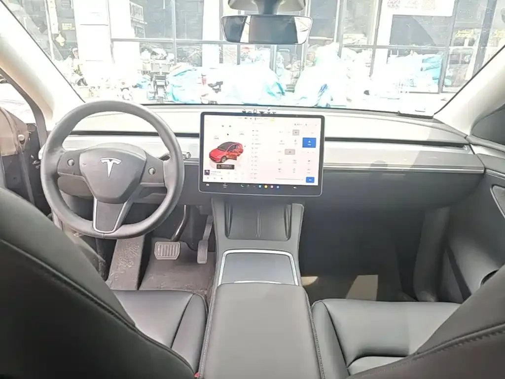 Tesla Model Y — фото 2