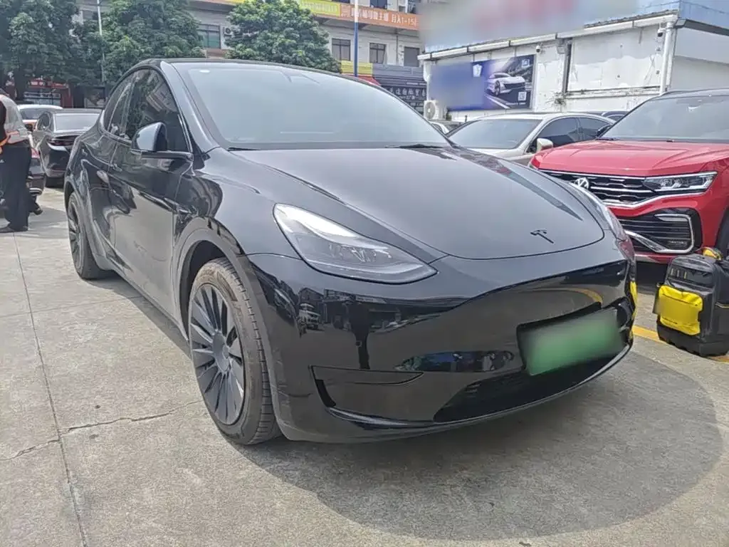 Tesla Model Y — фото 10