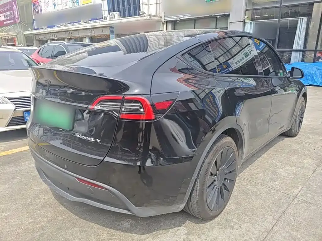 Tesla Model Y — фото 8