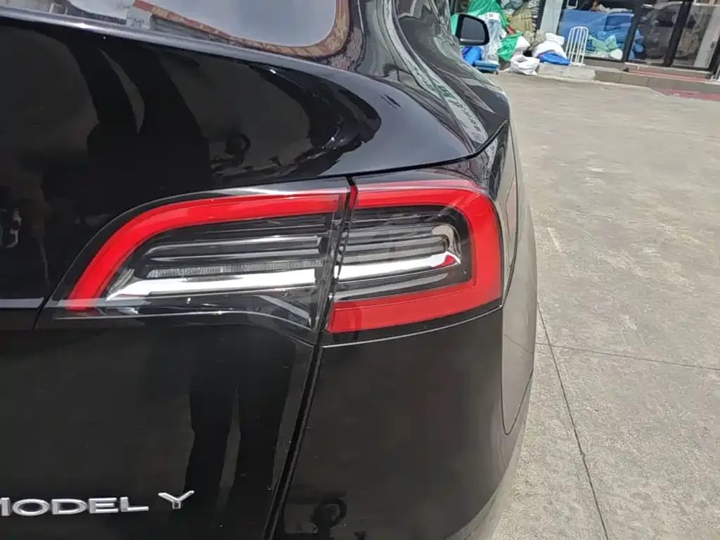 Tesla Model Y — фото 5