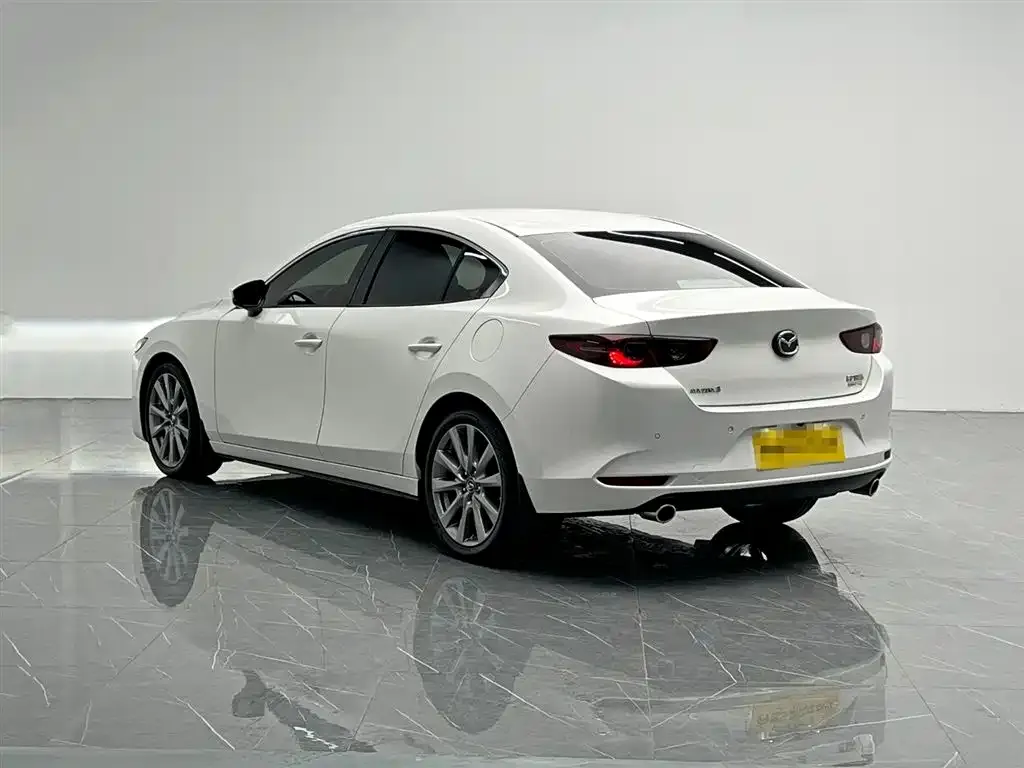Mazda 3 Axela — фото 4