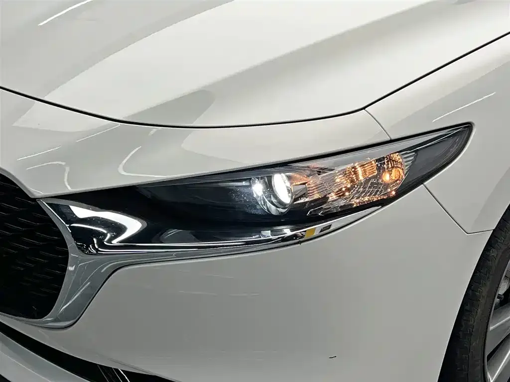 Mazda 3 Axela — фото 10
