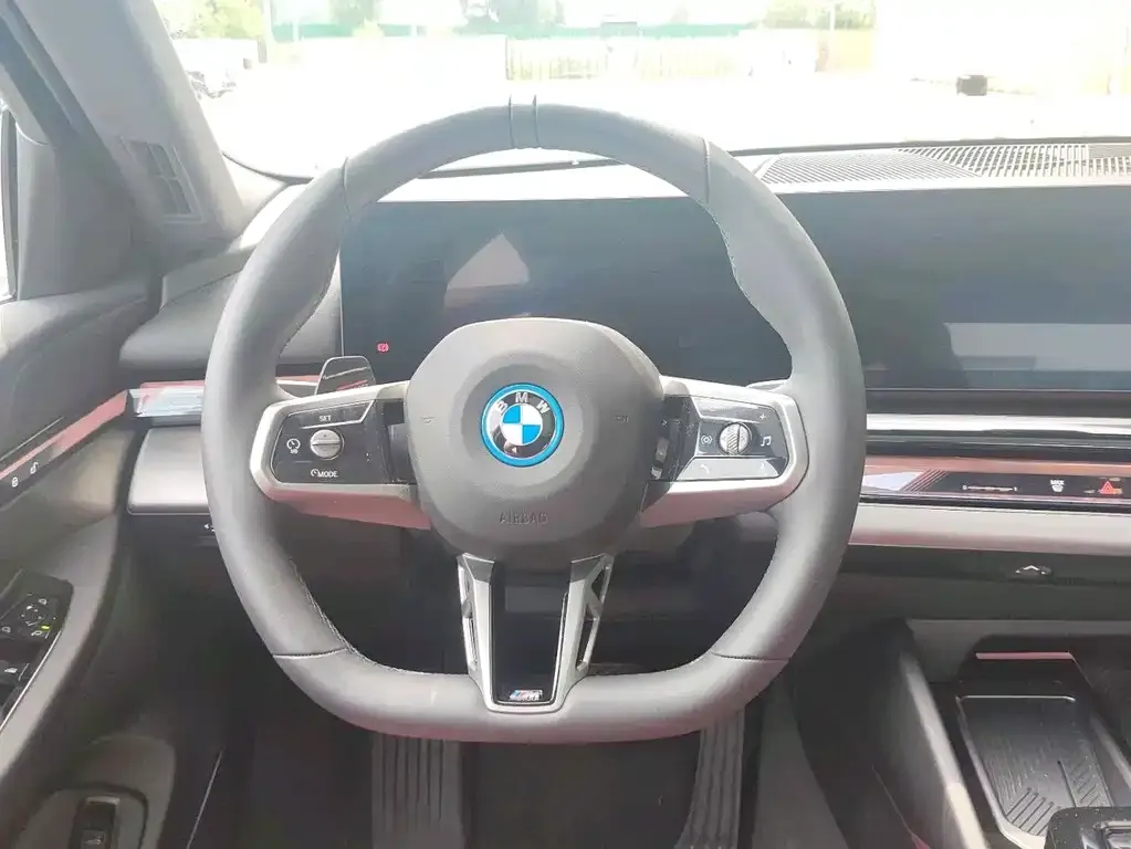 BMW i5 — фото 2