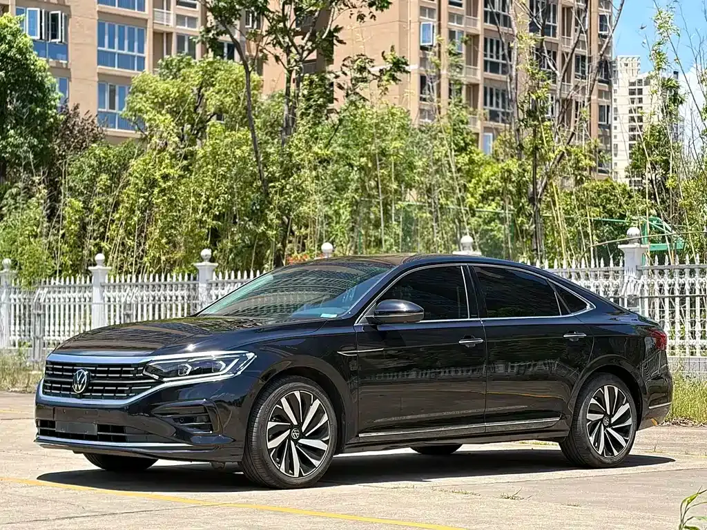 Volkswagen Passat — фото 1