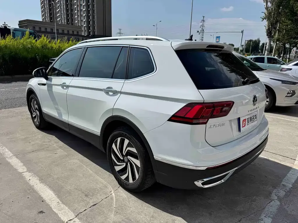 Volkswagen Tiguan L — фото 6