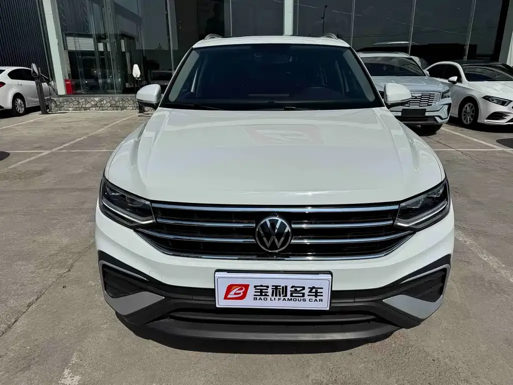 Volkswagen Tiguan L — фото 4