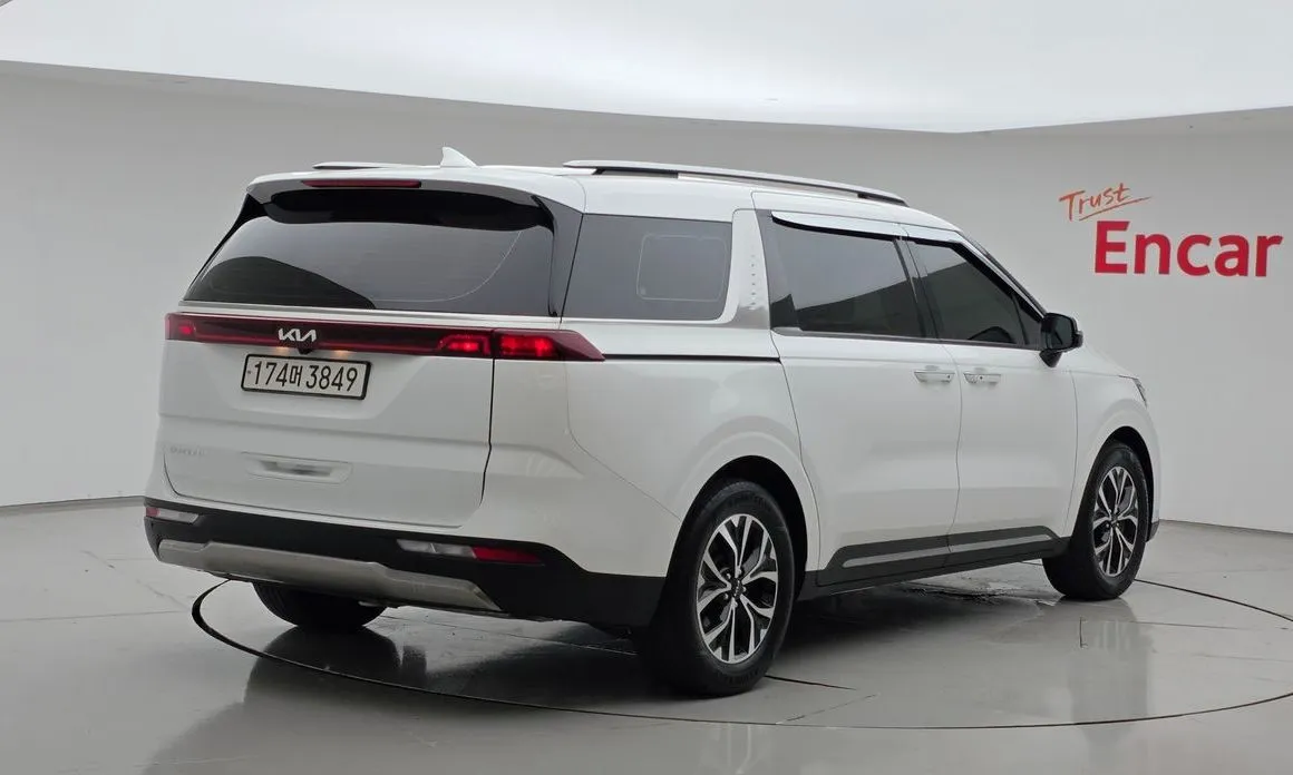 Kia Carnival — фото 10
