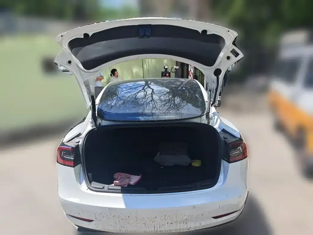 Tesla Model 3 — фото 7
