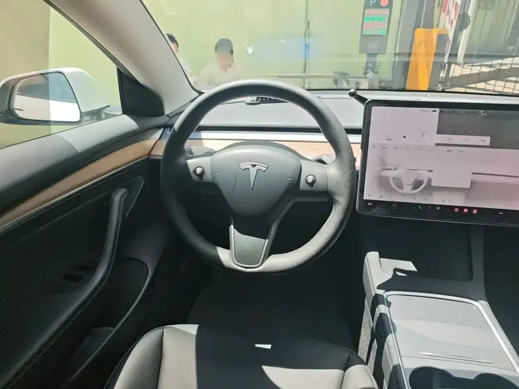 Tesla Model 3 — фото 9