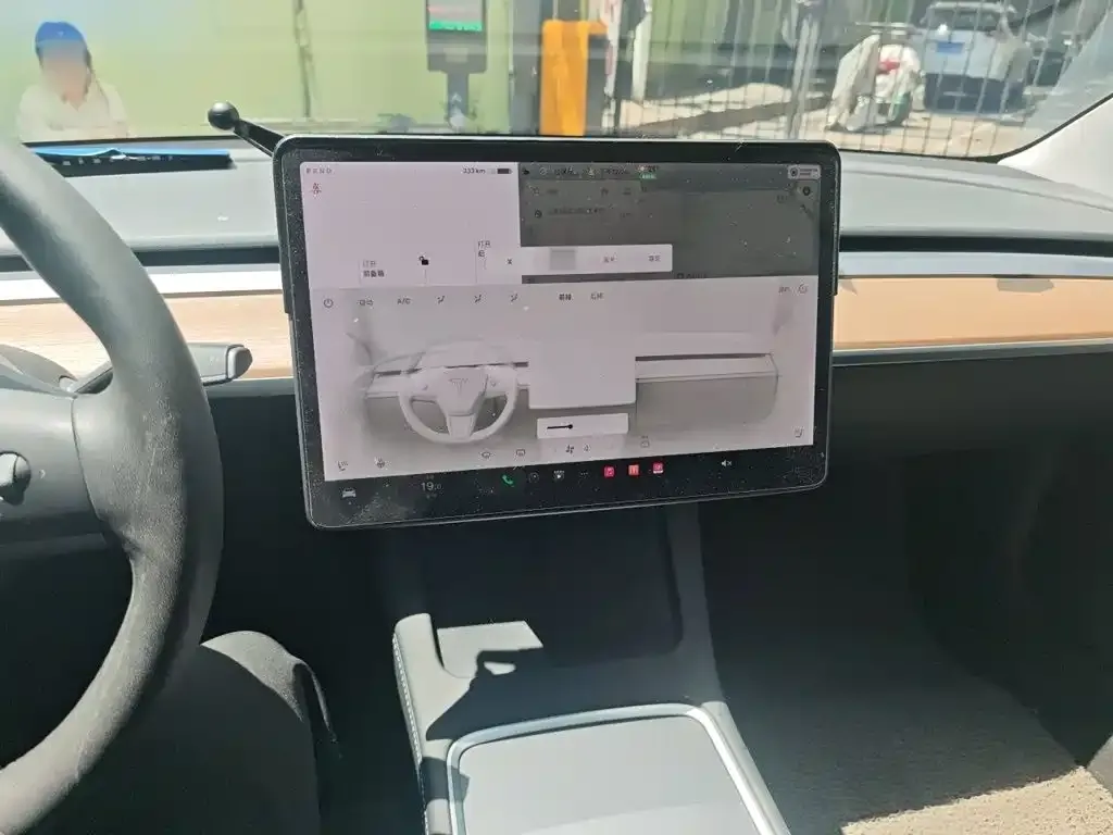 Tesla Model 3 — фото 4