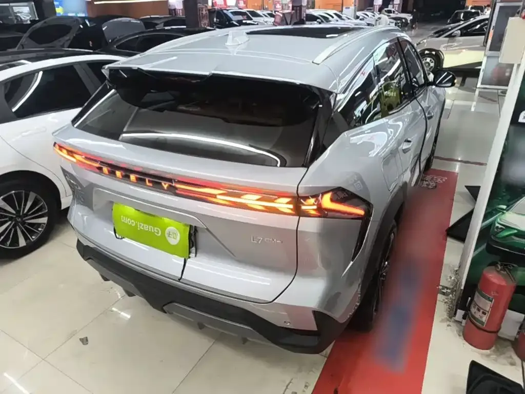Geely Galaxy L7 — фото 10