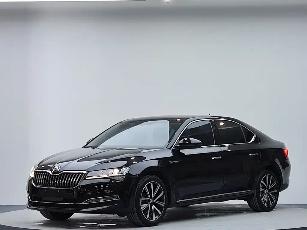 Skoda Superb — фото 2