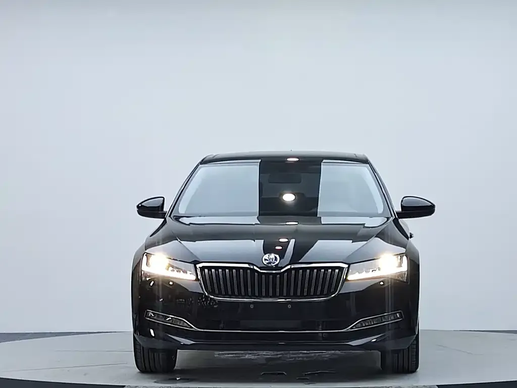 Skoda Superb — фото 4