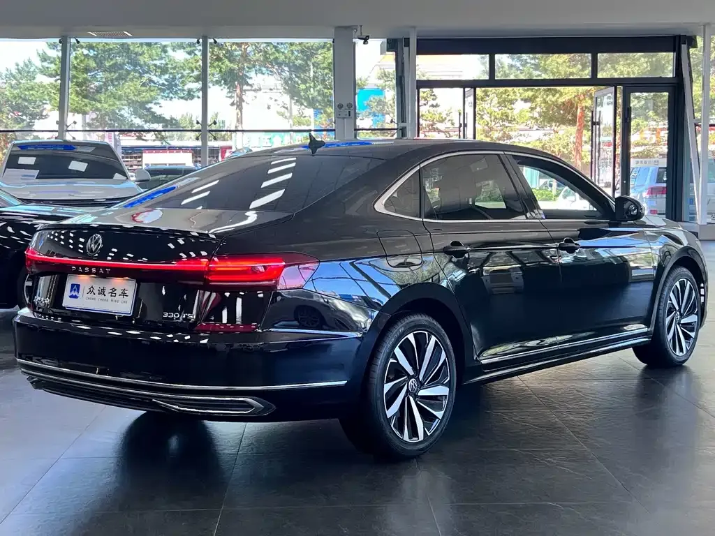 Volkswagen Passat — фото 8