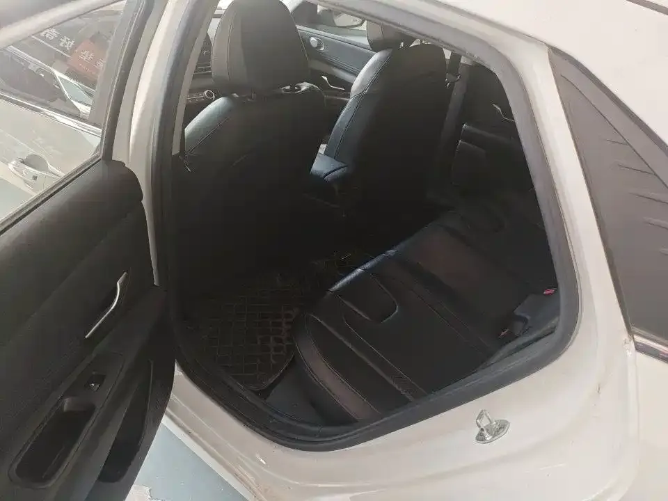 Hyundai Elantra 2022 из CN, фото 4