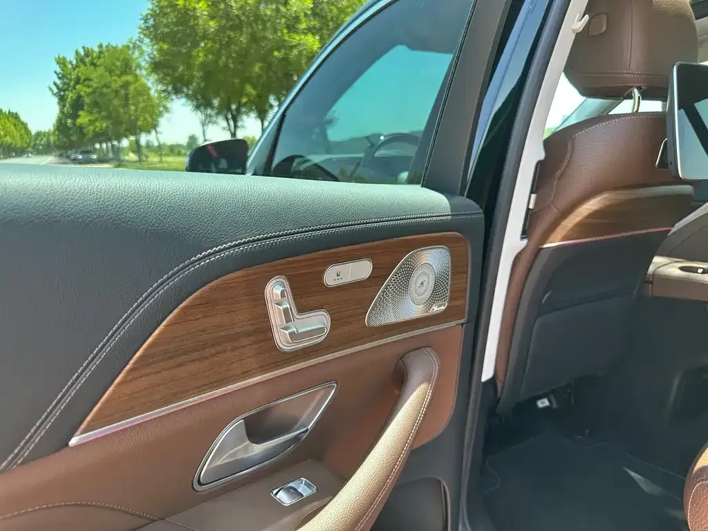 Mercedes-Benz GLS — фото 9