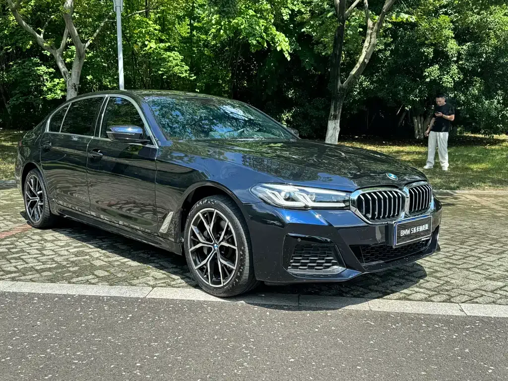 BMW 5 Series — фото 10