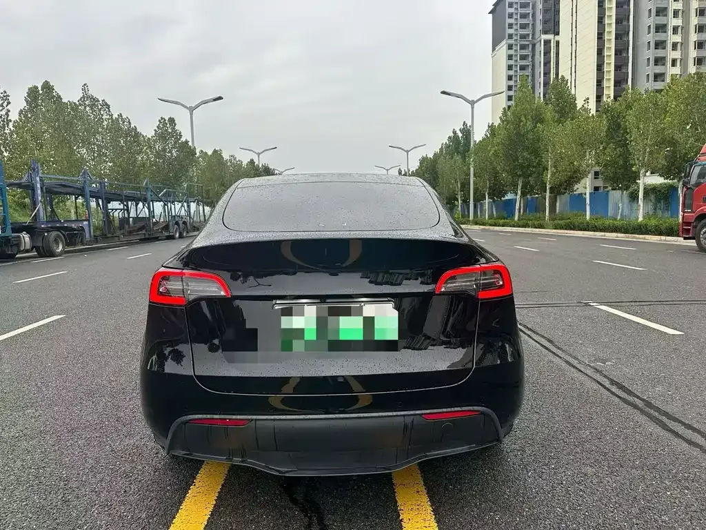 Tesla Model Y — фото 7
