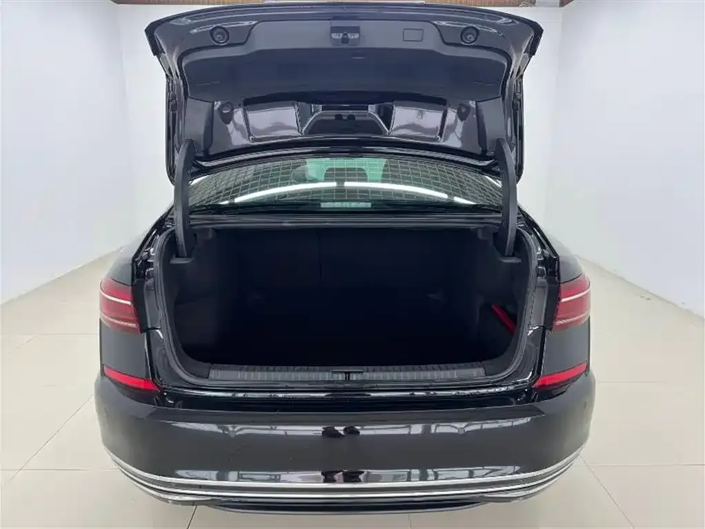 Volkswagen Passat — фото 10