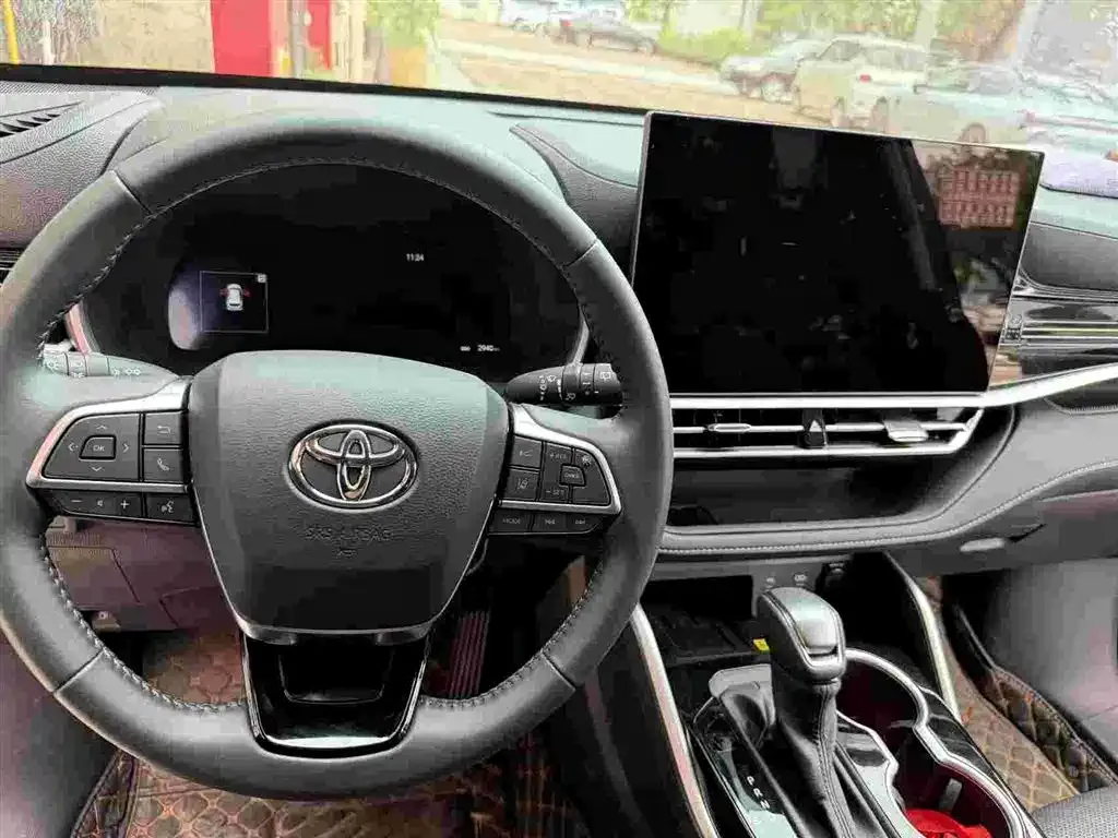 Toyota Highlander — фото 9
