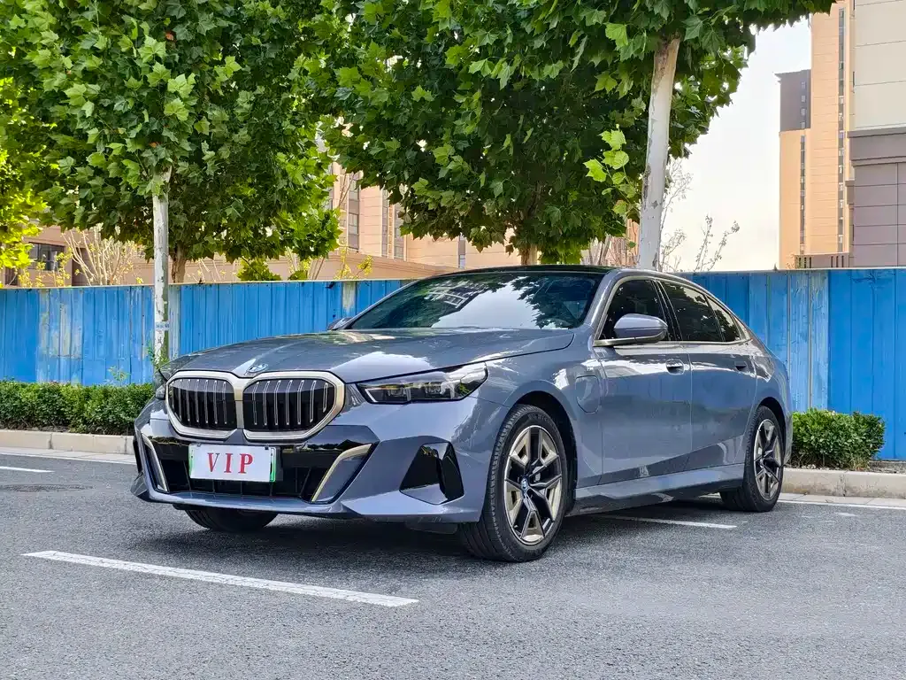 BMW i5