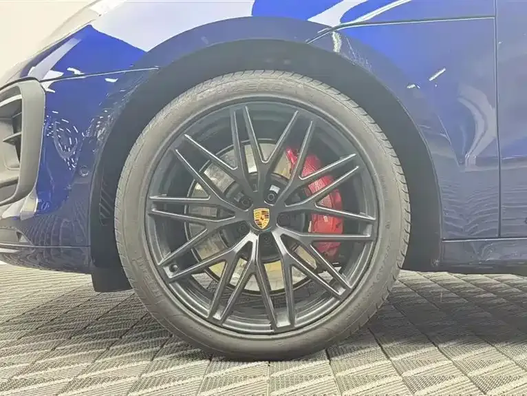 Porsche Macan — фото 9
