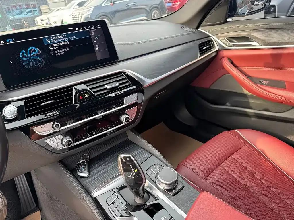 BMW 5 Series New Energy — фото 9