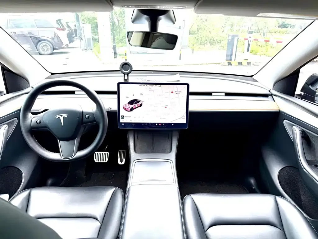 Tesla Model Y — фото 6