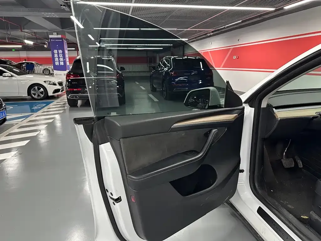Tesla Model Y — фото 7