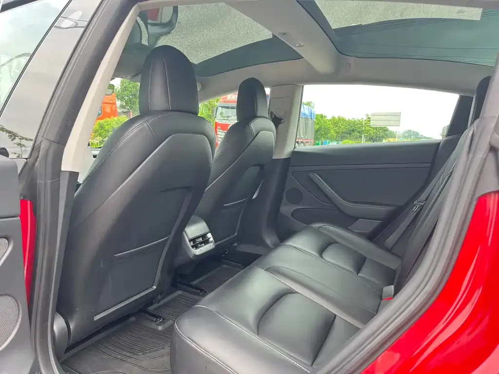 Tesla Model 3 — фото 3