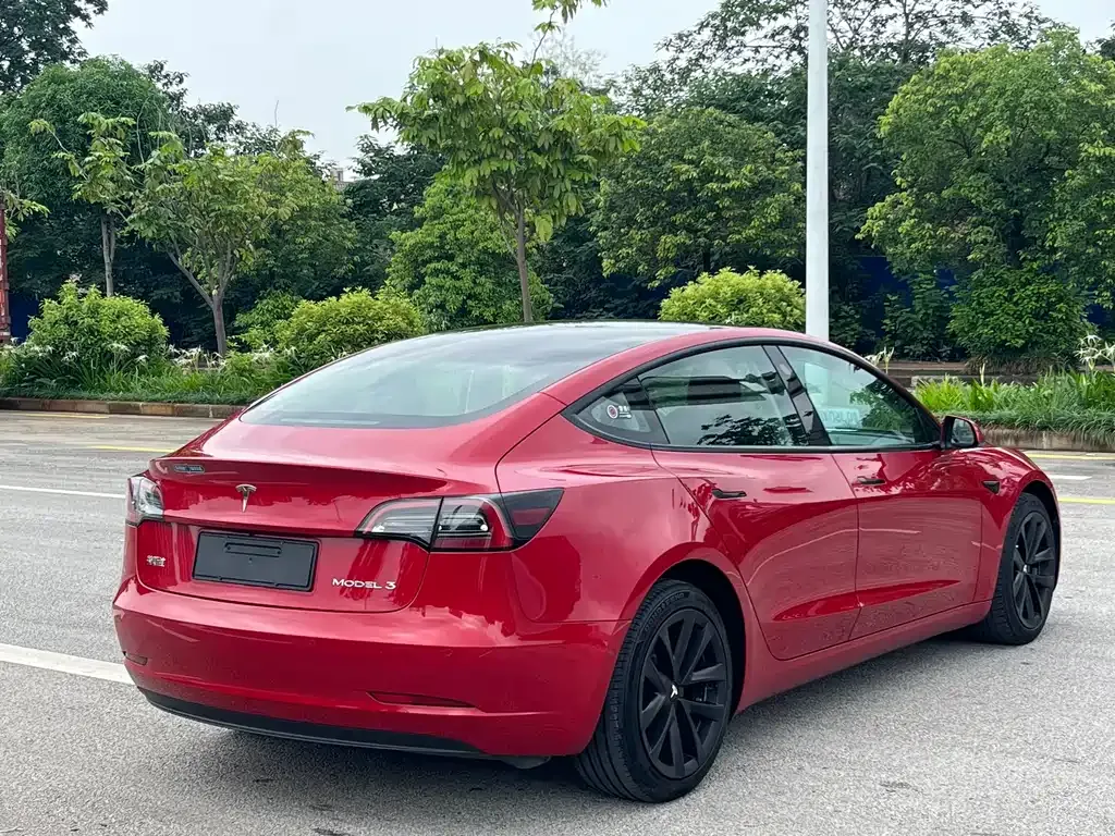 Tesla Model 3 — фото 9