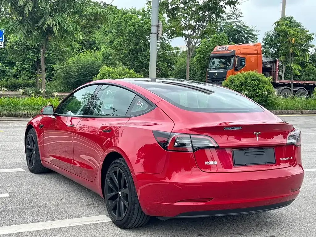 Tesla Model 3 — фото 6