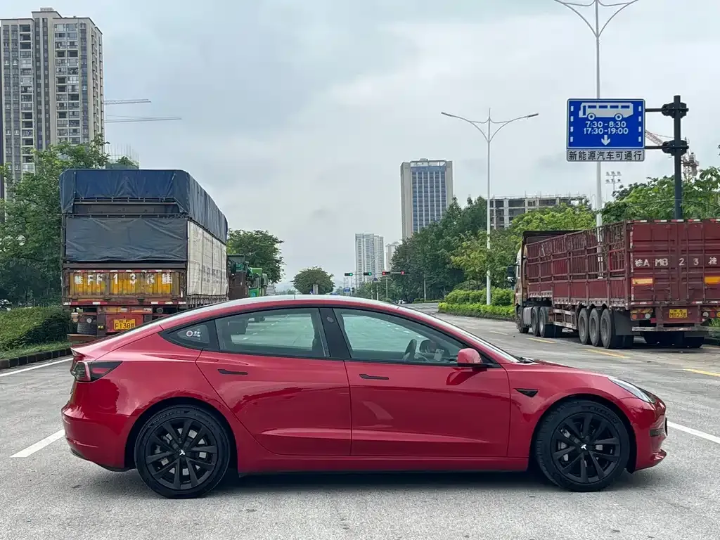 Tesla Model 3 — фото 4